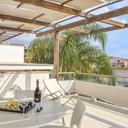 2 Bedroom Stunning In *