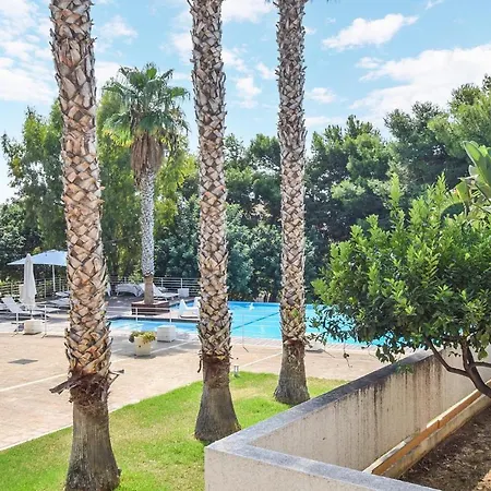 2 Bedroom Stunning In *